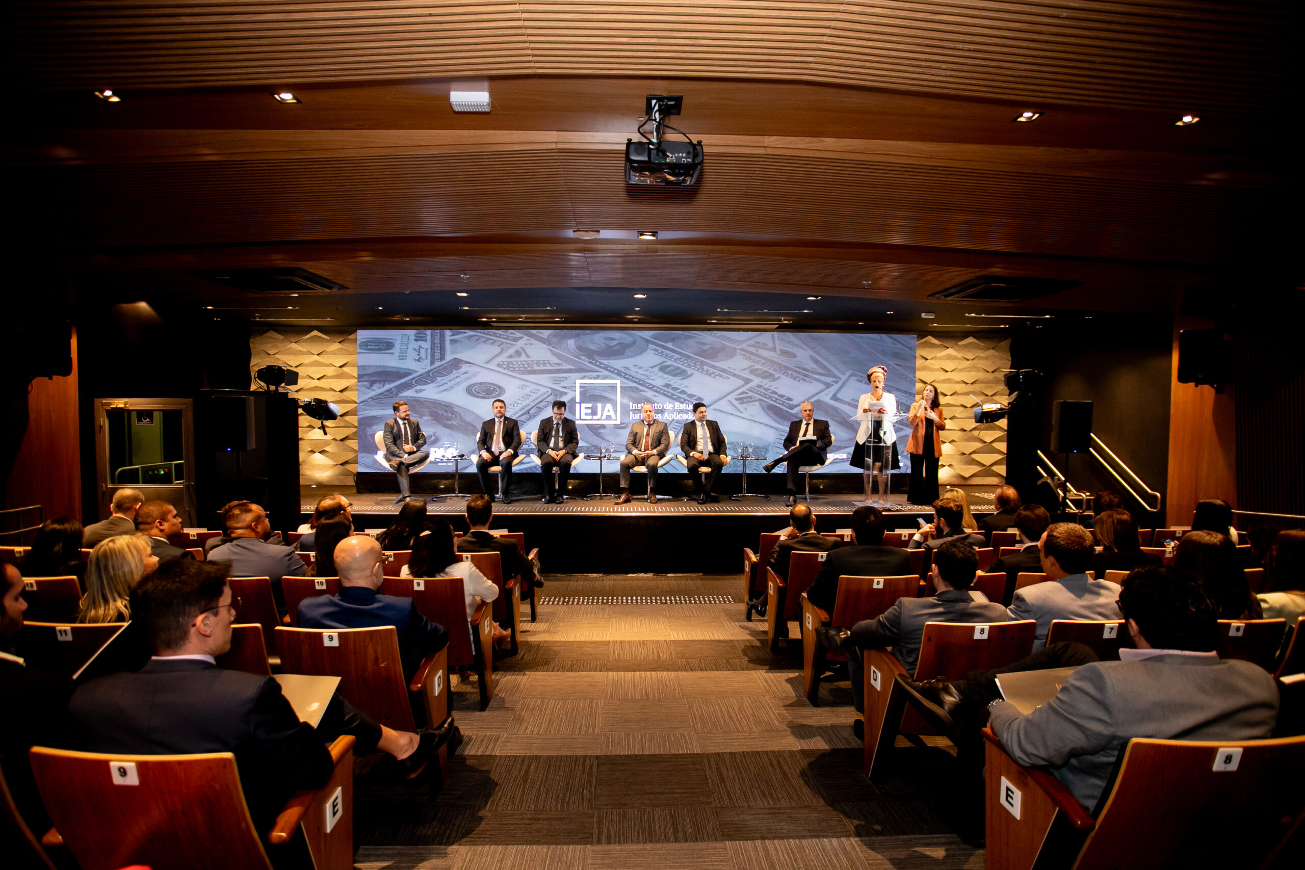 Seminário Lavagem de Dinheiro