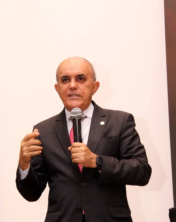 Professor em aula do Curso Prático TST
